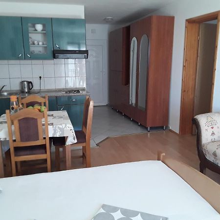 Zaton Apartmani M. Ilesh Bagian luar foto