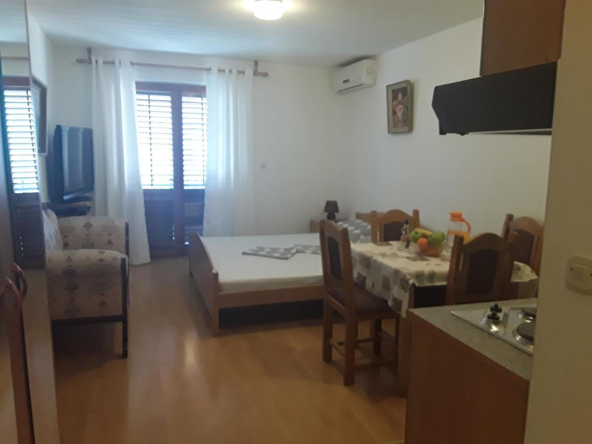 Zaton Apartmani M. Ilesh Bagian luar foto