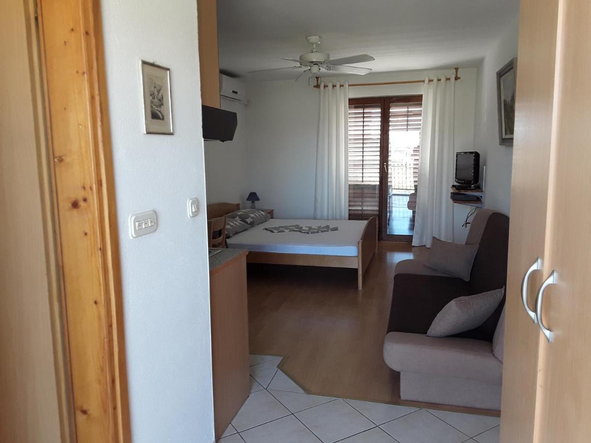 Zaton Apartmani M. Ilesh Bagian luar foto
