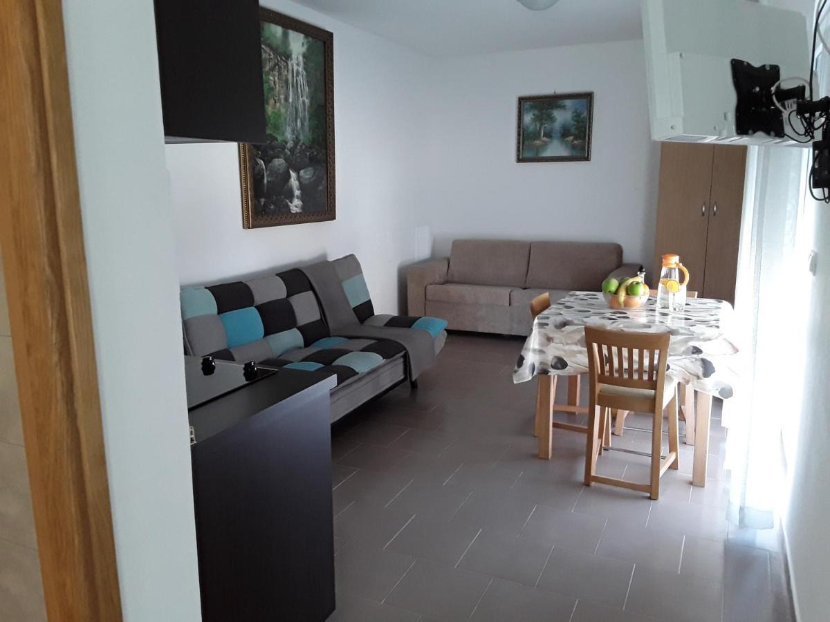 Zaton Apartmani M. Ilesh Bagian luar foto