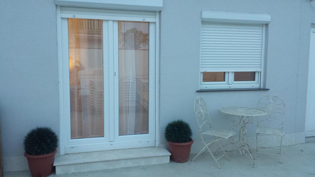 Zaton Apartmani M. Ilesh Bagian luar foto